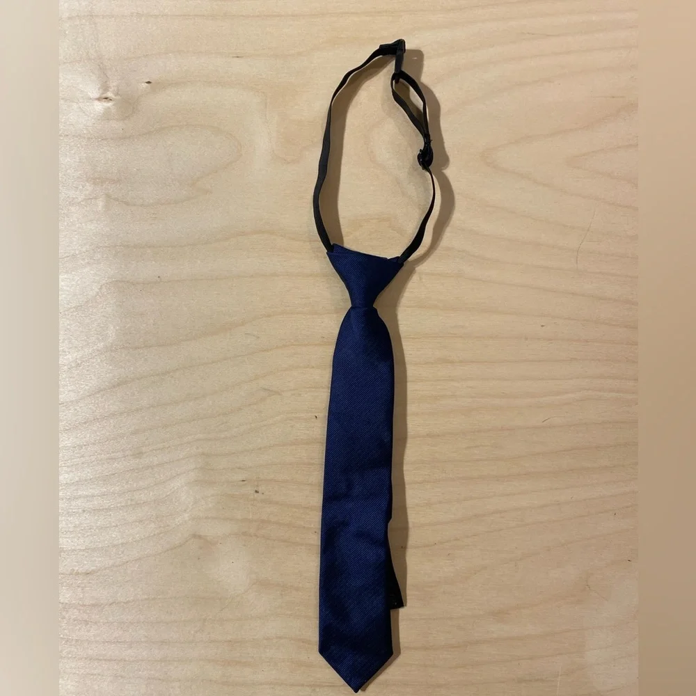 H & M Child’s Tie (H)